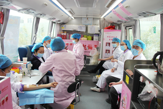 醫(yī)者仁心 大愛無疆 挽袖獻(xiàn)血 守護(hù)生命 ——安康市人民醫(yī)院開展冬季愛心獻(xiàn)血活動