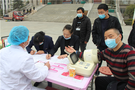 人民警察一心為民，捋袖捐血鐵血柔情——安康市公安局積極開(kāi)展冬季獻(xiàn)血活動(dòng)