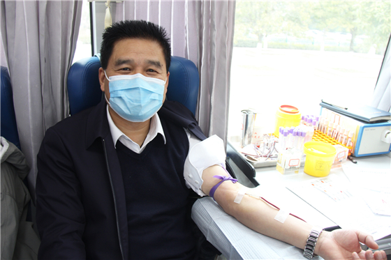 人民警察一心為民，捋袖捐血鐵血柔情——安康市公安局積極開(kāi)展冬季獻(xiàn)血活動(dòng)