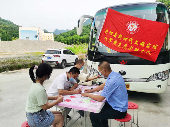 旬陽縣紅軍鎮(zhèn)開展“學(xué)黨史、辦實(shí)事”愛心獻(xiàn)血 活動