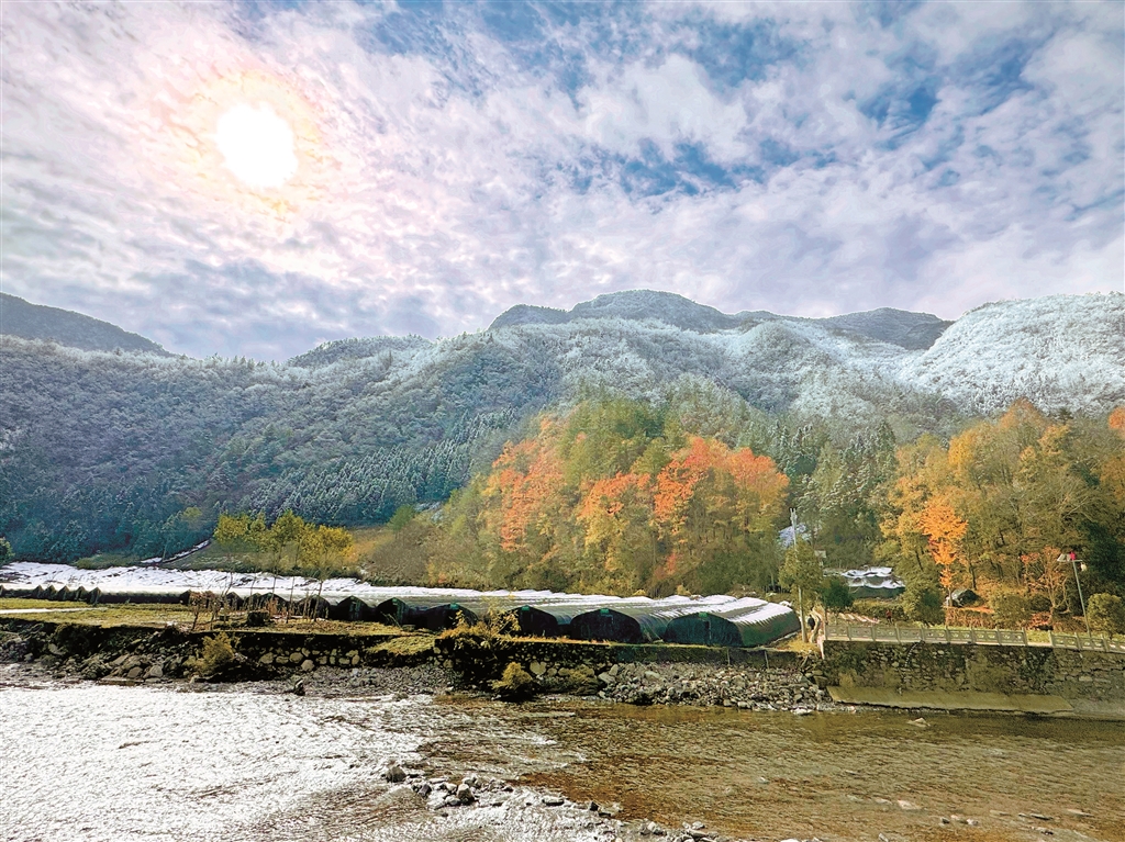 華坪鎮(zhèn)山中冬景