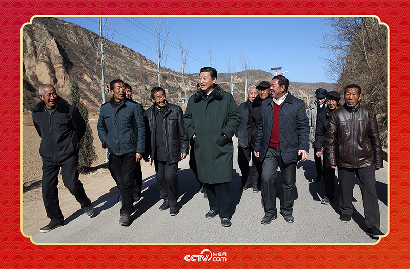 2015年春節(jié)前夕，習(xí)近平總書記回到陜西延安梁家河村看望鄉(xiāng)親。