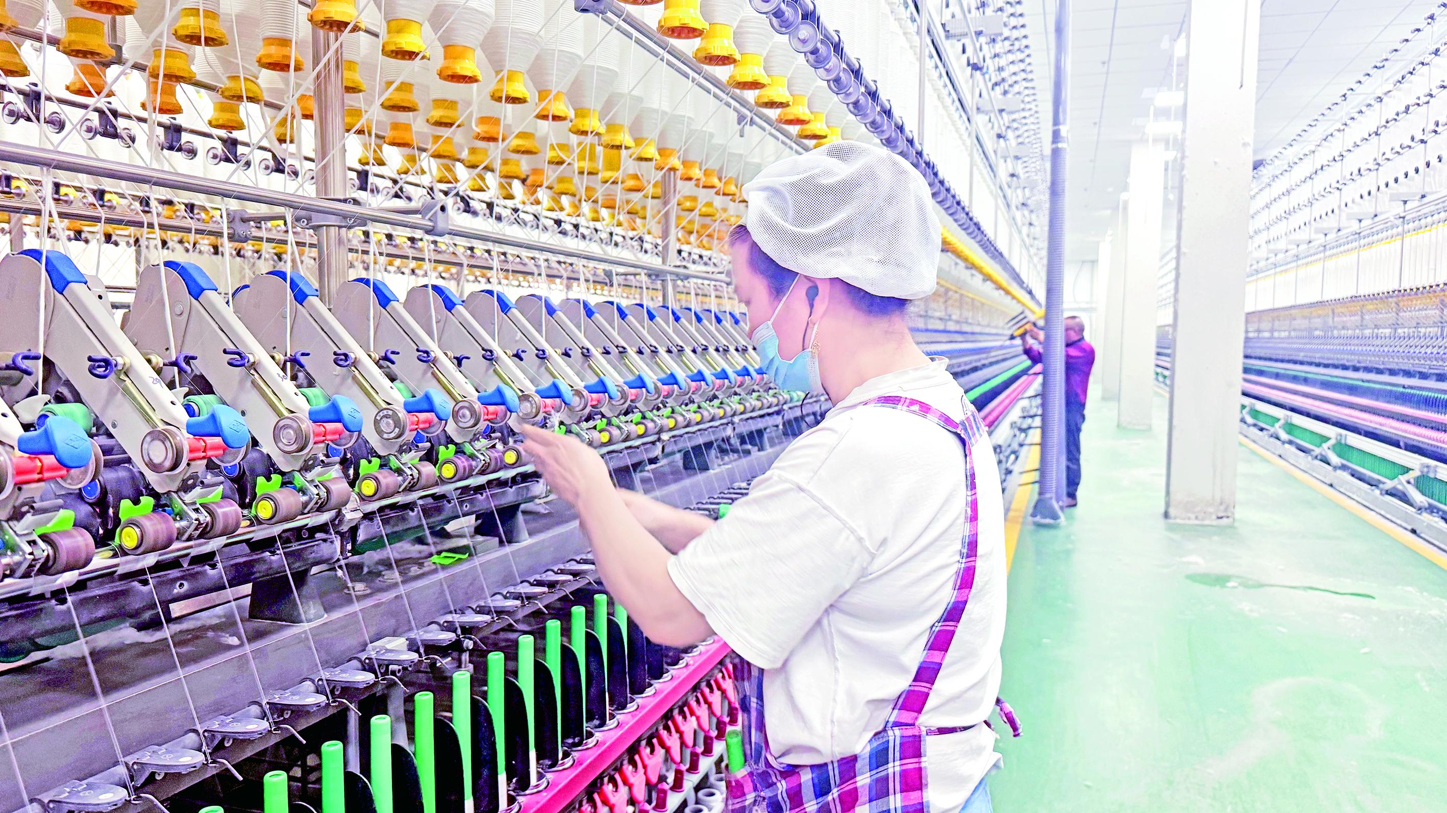 陜西永豐特種紗線有限公司新車間設備已投用 徐歡 攝