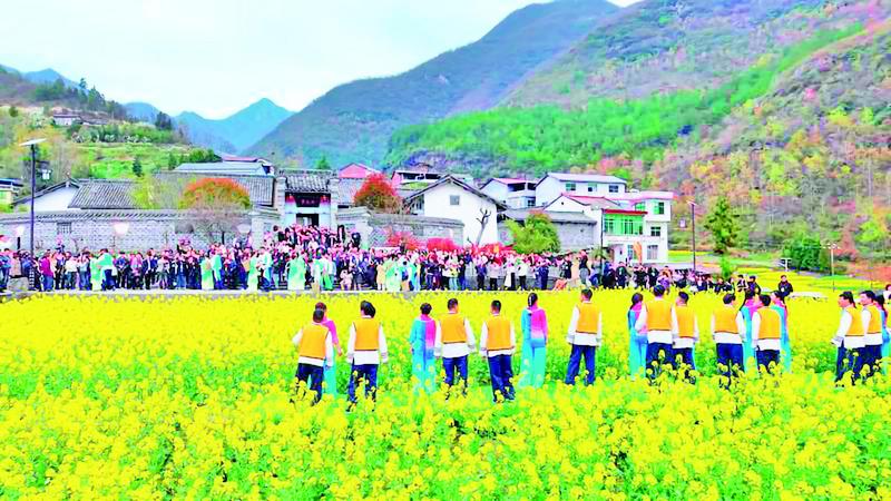 景區(qū)沉浸式演出吸引游客駐足